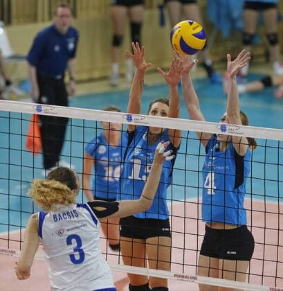 Volleyball - CEV-Pokal Frauen - 09.02.2016, VC WIESBADEN vs. CSM BUKAREST (ROM), roxana denisa bacsis (CSM), jennifer pettke, tanja großer (vcw), -