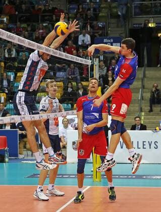 Volleyball - 1. Bundesliga - 07.02.2016, UNITED VOLLEYS RHEINMAIN vs. LVG LÜNEBURG, SCOTT MICHAEL KEVORKEN, JANNIK PÖRNER (LVG), JANNIS HOPT, GEORG ESCHER (UNITED), -