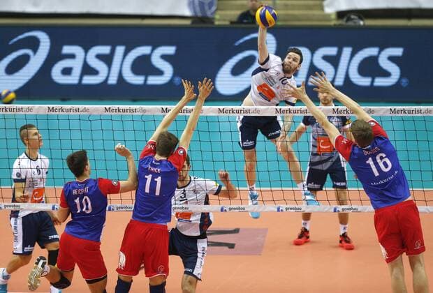 Volleyball - 1. Bundesliga - 07.02.2016, UNITED VOLLEYS RHEINMAIN vs. LVG LÜNEBURG, ADAM KOCIAN (LVG), JANNIS HOPT, TOBIAS KRICK (UNITED), SCOTT MICHAEL KEVORKEN, STEVEN MASRSHALL (LVG), CHRISTIAN DÜNNES (UNITED), -