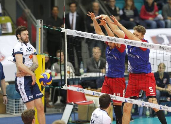 Volleyball - 1. Bundesliga - 07.02.2016, UNITED VOLLEYS RHEINMAIN vs. LVG LÜNEBURG, STEVEN MARSHALL (LVG) BLEIBT AM BLOCK MIT JAN ZIMMERMANN, LUKAS BAUER (UNITED) HÃ NGEN,, -