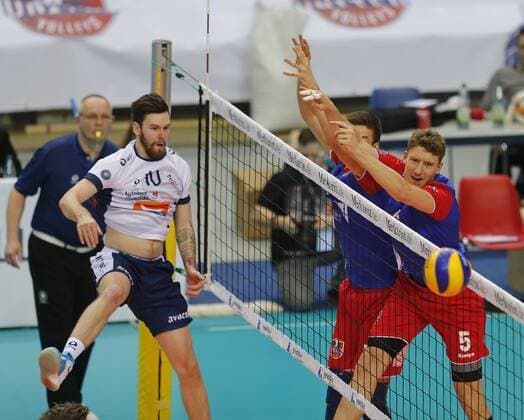 Volleyball - 1. Bundesliga - 07.02.2016, UNITED VOLLEYS RHEINMAIN vs. LVG LÜNEBURG, Steven Marshall (LVG), Jannis Hopt, Lukas Bauer (United), -