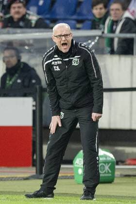 Trainer Thomas SCHAAF (H) verzweifelt schreiend an der Seitenlinie; Schrei, Geste, Gestik; Fussball 1. Bundesliga, 20. Spieltag, Hannover 96 (H) - 1. FSV Mainz 05 (MZ) 0:1, am 06.02.2016 in Hannover Deutschland.
