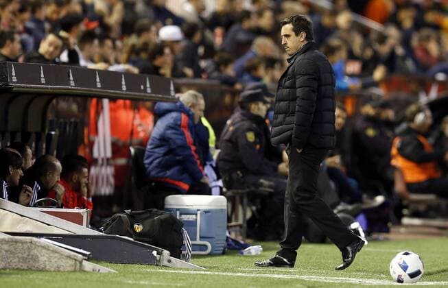 Fußball, Copa del Rey, FC Valencia - FC Barcelona Valencia CF coach Gary Neville during the King s Cup semi-final second leg match held at Mestalla stadium in Valencia, Spain, 10 February 2016. EFE Kai Forsterling VALENCIA VS BARCELONA !ACHTUNG: NUR REDAKTIONELLE NUTZUNG!  GRA500 20160211-635907457417881433
