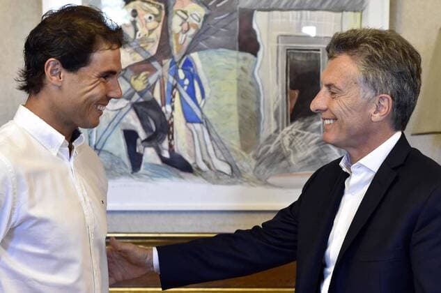 Bilder des Tages - SPORT (160211) -- BUENOS AIRES, Feb. 11, 2016 -- Argentina s President Mauricio Macri (R) receives Spanish tennis player Rafael Nadal (L) at Pink House in Buenos Aires, Argentina, on Feb. 10, 2016. According to local press, Rafael Nadal will participate the Argentina Open which is held from Feb. 6 to 14. Presidency ) (fnc) (ah) (SP)ARGENTINA-BUENOS AIRES-POLITICS-MACRI TELAM 