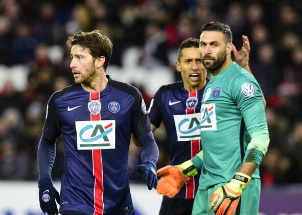 Salvatore Sirigu ( PSG ) - Marquinhos ( PSG ) - Maxwell ( PSG ) - Fussball Frankreich, Coupe de France, Paris Saint Germain PSG vs. Olympique Lyon - 10 02 2016 FedericoPestellini Panoramic 