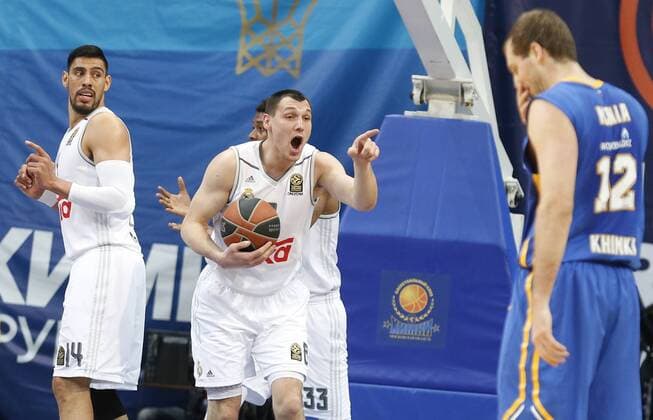 MOSCOW, RUSSIA. FEBRUARY 11, 2016. Real s Gustavo Ayon, Jonas Maciulis, Trey Thompkins and Khimki s Sergey Monia (L-R) in their 2015 16 Season Euroleague Top 16 Group F Round 7 basketball match at Dynamo Sports Palace in Krylatskoye. Mikhail Japaridze TASS  TS017014