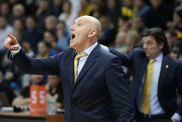 MOSCOW, RUSSIA. FEBRUARY 11, 2016. Khimki s head coach Rimas Kurtinaitis reacts in the 2015 16 Season Euroleague Top 16 Group F Round 7 basketball match against Real Madrid at Dynamo Sports Palace in Krylatskoye. Real Madrid won the game 93:82. Mikhail Japaridze TASS  TS017050