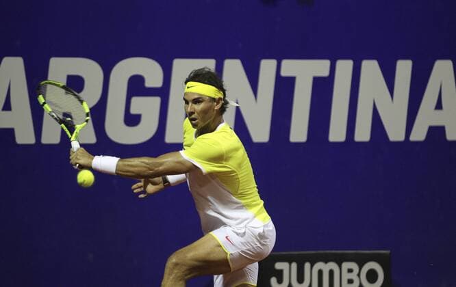 Spanish Rafel Nadal in action against Argentine Juan Monaco during his match of the tennis ATP Tennis Herren Tournament of Buenos Aires, Argentina, 11 February 2016. EFE David Fernandez ATP tournament of Buenos Aires !ACHTUNG: NUR REDAKTIONELLE NUTZUNG!  BAS00 20160212-635908434764745935