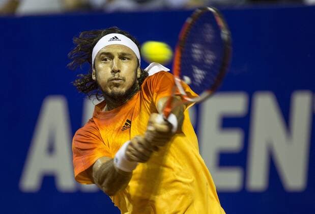 (160212) -- BUENOS AIRES, Feb. 12, 2016 -- Argentina s Juan Monaco hits a return to Spain s Rafael Nadal during the match of the ATP Tennis Herren Argentina Open at Buenos Aires Lawn Tennis Club in Buenos Aires, capital of Argentina, on Feb. 11, 2016. Martin Zabala) (fnc) (rtg) (SP)ARGENTINA-BUENOS AIRES-TENNIS-OPEN e MARTINxZABALA 