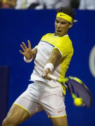 (160212) -- BUENOS AIRES, Feb. 12, 2016 -- Spanish tennis player Rafael Nadal hits a return to Argentina s Juan Monaco during the match of the ATP Tennis Herren Argentina Open at Buenos Aires Lawn Tennis Club in Buenos Aires, capital of Argentina, on Feb. 11, 2016. Martin Zabala) (fnc) (rtg) (SP)ARGENTINA-BUENOS AIRES-TENNIS-OPEN e MARTINxZABALA 