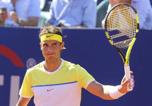 Spanish tennis player Rafael Nadal in action against Italian Paolo Lorenzi during the ATP Tennis Herren Buenos Aires quarter-final match in Argentina, 12 February 2016. EFE David Fernandez PAOLO LORENZI VS RAFAEL NADAL !ACHTUNG: NUR REDAKTIONELLE NUTZUNG!  BAS21 20160212-635909124468844177
