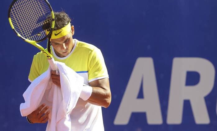 Spanish tennis player Rafael Nadal in action against Italian Paolo Lorenzi during the ATP Tennis Herren Buenos Aires quarter-final match in Argentina, 12 February 2016. EFE David Fernandez PAOLO LORENZI VS RAFAEL NADAL !ACHTUNG: NUR REDAKTIONELLE NUTZUNG!  BAS23 20160212-635909124629056177