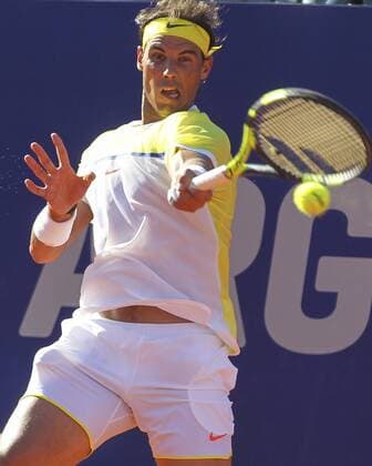 Spanish tennis player Rafael Nadal in action against Italian Paolo Lorenzi during the ATP Tennis Herren Buenos Aires quarter-final match in Argentina, 12 February 2016. EFE David Fernandez PAOLO LORENZI VS RAFAEL NADAL !ACHTUNG: NUR REDAKTIONELLE NUTZUNG!  BAS24 20160212-635909125266160177