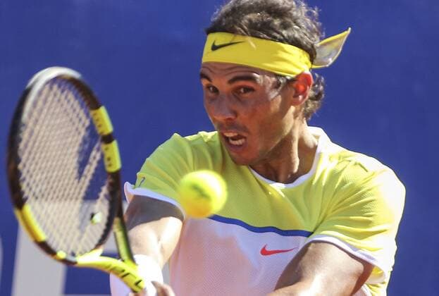 Spanish tennis player Rafael Nadal in action against Italian Paolo Lorenzi during the ATP Tennis Herren Buenos Aires quarter-final match in Argentina, 12 February 2016. EFE David Fernandez PAOLO LORENZI VS RAFAEL NADAL !ACHTUNG: NUR REDAKTIONELLE NUTZUNG!  BAS29 20160212-635909125402298177
