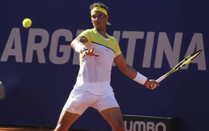 Spanish tennis player Rafael Nadal in action against Italian Paolo Lorenzi during the ATP Tennis Herren Buenos Aires quarter-final match in Argentina, 12 February 2016. EFE David Fernandez PAOLO LORENZI VS RAFAEL NADAL !ACHTUNG: NUR REDAKTIONELLE NUTZUNG!  BAS26 20160212-635909125331630177