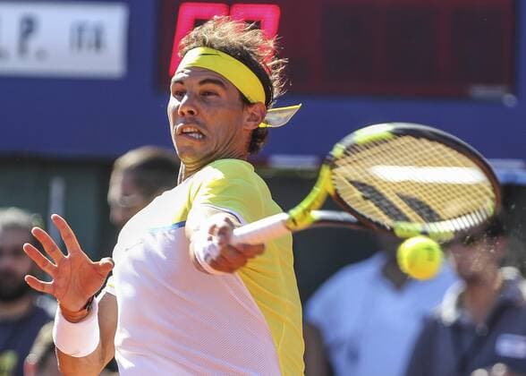 Spanish tennis player Rafael Nadal in action against Italian Paolo Lorenzi during the ATP Tennis Herren Buenos Aires quarter-final match in Argentina, 12 February 2016. EFE David Fernandez PAOLO LORENZI VS RAFAEL NADAL !ACHTUNG: NUR REDAKTIONELLE NUTZUNG!  BAS30 20160212-635909126037062177