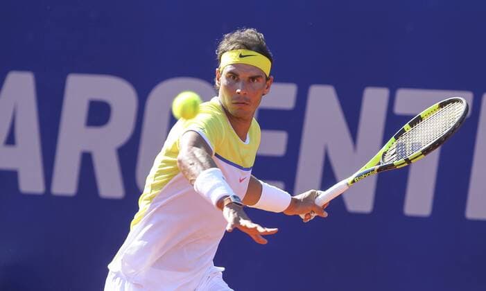 Spanish tennis player Rafael Nadal in action against Italian Paolo Lorenzi during the ATP Tennis Herren Buenos Aires quarter-final match in Argentina, 12 February 2016. EFE David Fernandez PAOLO LORENZI VS RAFAEL NADAL !ACHTUNG: NUR REDAKTIONELLE NUTZUNG!  BAS31 20160212-635909126118338177