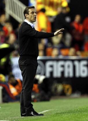 Fußball, FC Valencia - Espanyol Barcelona Valencia s British coach Gary Neville during the Spanish Primera Division soccer match played against Espanyol at Mestalla stadium in Valencia, eastern Spain, 13 February 2016. EFE Juan Carlos Cardenas VALENCIA VS ESPANYOL !ACHTUNG: NUR REDAKTIONELLE NUTZUNG!  20160213-635909953491393933