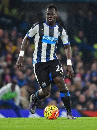13.02.2016. Stamford Bridge, London, England. Barclays Premier League. Chelsea versus Newcastle United. Cheick Tiote in action xJonxBromleyx  ActionPlus11707652