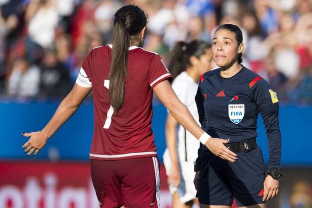 Fußball, Damen Olympia Qualifikation, USA - Mexiko February 13, 2016: Mexico midfielder Nayeli Rangel (7) talks to the referee during the match between the United States and Mexico during the CONCACAF 2016 Olympic Qualifying Championship at Toyota Stadium, in Frisco, Texas. The United States defeated Mexico 1-0. Soccer 2016: United States vs Mexico FEB 13 - ZUMAc04_