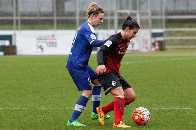 v.li.: Svenja Huth (Potsdam, 9), Hasret Kayikci (Freiburg, 11), Fussball, Allianz Frauen-Bundesliga, SC Freiburg - 1. FFC Turbine Potsdam, xozx