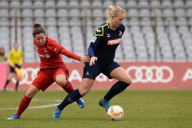 v.li.: Nicole Rolser (FC Bayern München, FCB, 29) Lise Overgaard Munk (Köln, 23) im Zweikampf, Duell, duel, tackle, Dynamik, Action, Aktion , Fussball, Allianz Frauen-Bundesliga, FC Bayern München - 1. FC Köln, xslx
