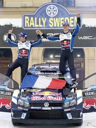Motorsport, WRC, Rallye Schweden, Siegerehrung 160214 Sebastien Ogier med kartläsare Julien Ingrassia, Volkswagen Motorsport, Volkswagen Polo WRC Motorsport Rallye WM jublar efter segern vid prisutdelningen under Rally Sweden den 14 februari 2016 i Karlstad.  Copyright: ANNA-LENAxBERGQVIST BB160214BB859