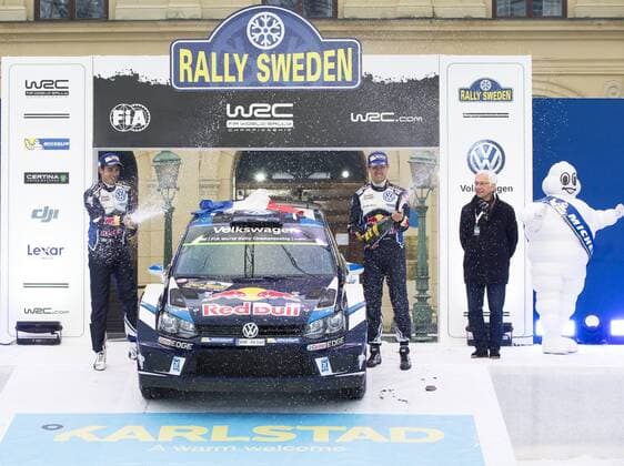 Motorsport, WRC, Rallye Schweden, Siegerehrung 160214 Sebastien Ogier med kartläsare Julien Ingrassia , (Volkswagen Motorsport, Volkswagen Polo WRC Motorsport Rallye WM sprutar champagne och jublar efter segern vid prisutdelningen under Rally Sweden den 14 februari 2016 i Karlstad.  Copyright: ANNA-LENAxBERGQVIST BB160214BB871