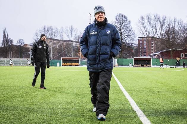 160214 Norrköpings tränare manager Janne Andersson ser nedstämd ut när han gar av planen efter träningsmatchen i fotboll mellan AIK och Norrköping den 14 Februari 2016 i Solna.  Copyright: KENTAxJÖNSSON ST160214AAB2I