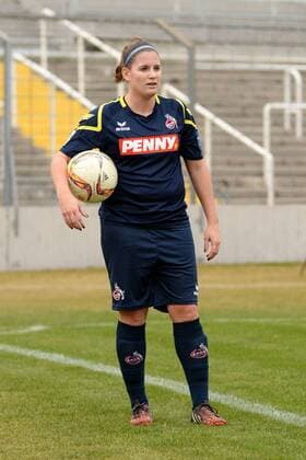 v.li.: Irina London (Köln, 14) Freisteller, Einzelbild, Aktion, Action, Fussball, Allianz Frauen-Bundesliga, FC Bayern München - 1. FC Köln, xslx