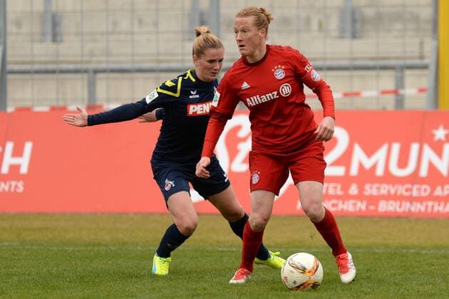 v.li.: Rachel Rinast (Köln, 31) Melanie Behringer (FC Bayern München, FCB, 7) im Zweikampf, Duell, duel, tackle, Dynamik, Action, Aktion, Fussball, Allianz Frauen-Bundesliga, FC Bayern München - 1. FC Köln, xslx