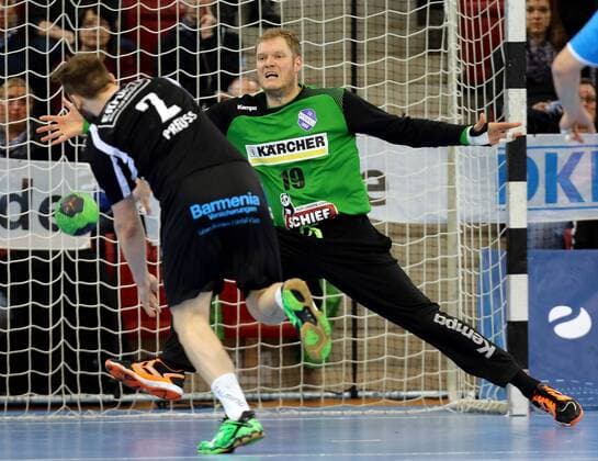 Stuttgart Handball TVB 1898 Stuttgart vs. Bergischer HC, v.l. Moritz Preuss (Bergischer HC), Johannes Bitter (TVB)