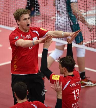 Volleyball Saison 2015 2016 14.02.2016 1. Volleyball Bundesliga TV Rottenburg - SWD powervolleys Dueren JUBEL Friederich Nagel (TV Rottenburg,li) mit Moritz Karitzek (TV Rottenburg,re) 