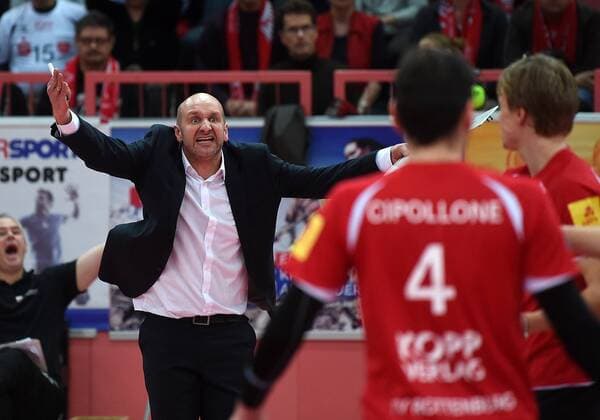 Volleyball Saison 2015 2016 14.02.2016 1. Volleyball Bundesliga TV Rottenburg - SWD powervolleys Dueren Trainer Hans Peter Mueller - Angstenberger (TV Rottenburg,li) wuetend 