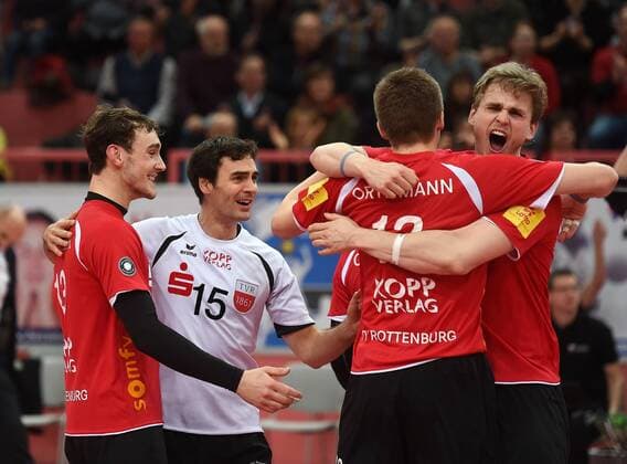 Volleyball Saison 2015 2016 14.02.2016 1. Volleyball Bundesliga TV Rottenburg - SWD powervolleys Dueren JUBEL TVR, Moritz Karlitzek, Willy Belizer, Felix Orthmann und Friederich Nagel (TV Rottenburg, v.li) 
