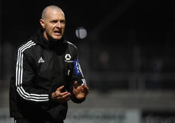 15.02.2016, xjhx, Fussball 1.Bundesliga Damen, 1.FFC Frankfurt - TSG 1899 Hoffenheim, emspor, v.l. Trainer Interimstrainer Matt Ross (1.FFC Frankfurt) gibt Anweisungen, gestikuliert, mit den Armen gestikulieren gives instructions, gesticulate.