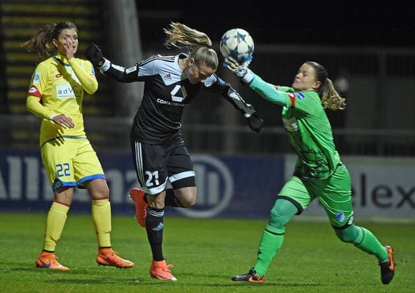 15.02.2016, xjhx, Fussball 1.Bundesliga Damen, 1.FFC Frankfurt - TSG 1899 Hoffenheim, emspor, v.l. Katharina Kiel (TSG Hoffenheim 1899), Ana-Maria Crnogorcevic (1.FFC Frankfurt), Martina Tufekovic (TSG Hoffenheim 1899)