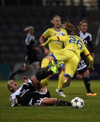 15.02.2016, xjhx, Fussball 1.Bundesliga Damen, 1.FFC Frankfurt - TSG 1899 Hoffenheim, emspor, v.l. Mandy Islacker (1.FFC Frankfurt), Sophie Howard (TSG Hoffenheim 1899)