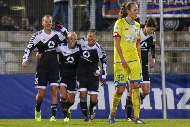 v.li.: Emily van Egmond (Frankfurt, 5), Mandy Islacker (Frankfurt, 17), und Torschützin Yuki Ogimi (Frankfurt, 9) jubeln über das 3:0, Jubel, Torjubel, Torerfolg, celebrate the goal, goal, celebration, Jubel ueber das Tor, optimistisch, Action, Aktion, Fussball, Allianz Frauen-Bundesliga, 1. FFC Frankfurt - TSG 1899 Hoffenheim, xozx