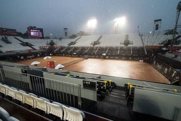 Bilder des Tages Tennis, ATP-Turnier in Rio de Janeiro: Spielunterbrechung Rio Open 2016 JANUARY RJ DE JANEIRO - 02 15 2016: RIO OPEN - Games interrupted due to heavy rain falling in the city for Rio Open which takes place at the Brazilian Jockey Club 15-21 of February. (Photo: Celso Pupo FotoArena)  CelsoxPupo