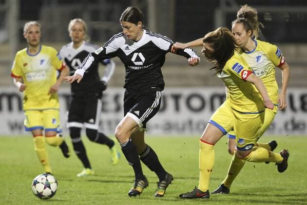 Frankfurt Kerstin Garefrekes (FFC, 18) und Fabienne Dongus (Hoffenheim, 33) Copyright: Roskaritzx Eibner-Pressefoto EP_rrz
