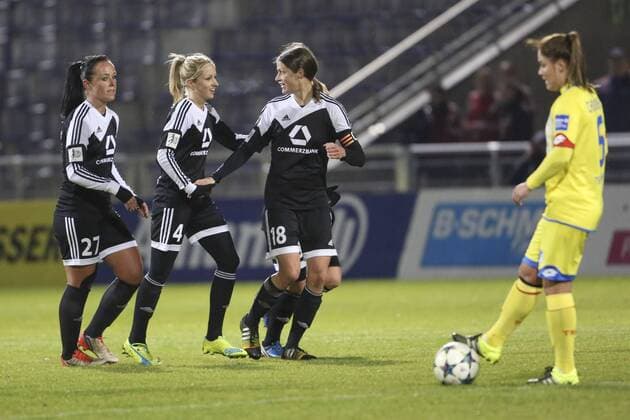 Frankfurt Mandy Islacker (FFC, 17), Kathrin Hendrich (FFC, 4) und Kerstin Garefrekes (FFC, 18) nach dem 3:0 Copyright: Roskaritzx Eibner-Pressefoto EP_rrz