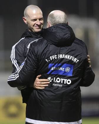 Frankfurt Freude und Erleichterung nach Spielende bei Trainer Matt Ross (1. FFC Frankfurt) und Manager Siggi Siegfried Dietrich Copyright: Roskaritzx Eibner-Pressefoto EP_rrz