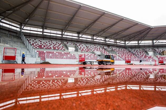 Erfurt, 150216 , Stadion Baustelle, Umbau zur Multifunktionsarena im Bild: Blick auf Nordtribüne , die Sicherheitstüren an der Tribüne zum Spielfeld sind eingesetzt worden