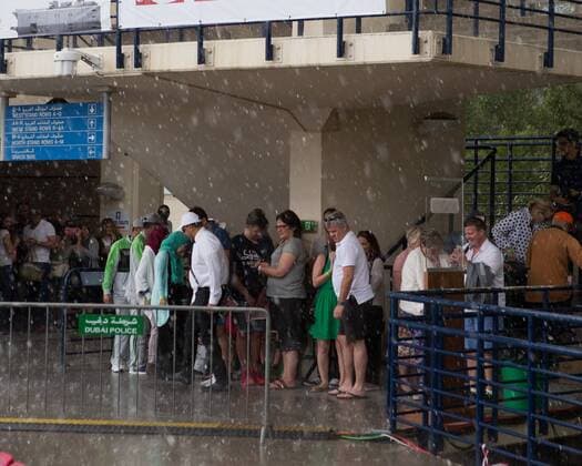 Tennis, WTA-Turnier in Dubai, Regenunterbrechung Dubai Tennis Feature 2016,Hagel und Regensturm,Feature, Tennis - Dubai Tennis Championships 2016 - WTA Tennis Damen - Dubai Duty Free Tennis Stadium - Dubai - - United Arab Emirates - 17 February 2016.