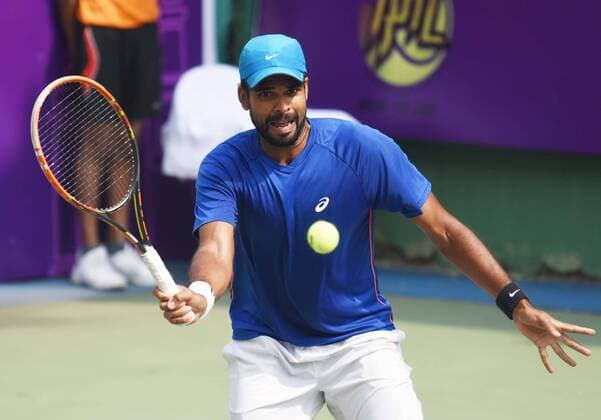 NEW DELHI, INDIA - FEBRUARY 17: Indian tennis player Vishnu Vardhan in action against Chinese tennis player Zhe Li during Delhi Open 2016 tournament at DLTA Complex (Delhi Lawn Tennis Association) on February 17, 2016 in New Delhi, India. (Photo by Vipin Kumar Hindustan Times ) Delhi Open 2016 Tournament