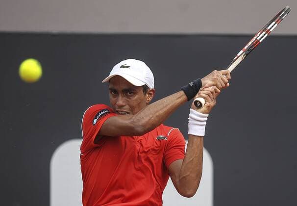 Brazilian tennis player Thiago Monteiro in action against French Jo-Wilfried Tsonga during a Rio de Janeiro Open match held in Rio de Janeiro, Brazil, 17 February 2016. RIO DE JANEIRO TENNIS OPEN !ACHTUNG: NUR REDAKTIONELLE NUTZUNG!  BRA01 20160217-635913329923312731