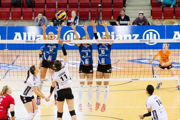 Stuttgart Block Dreierblock Deborah van Daelen (12 Stuttgart), Micheli Tomazela Pissinato (3 Stuttgart) und Michaela Mlejnkova (16 Stuttgart); 1. Volleyball Bundesliga Damen, SCHARRena, Stuttgart Deutschland , 20160217; Allianz MTV Stuttgart vs VolleyStars Thueringen; Copyright: Wuechner Eibner-Pressefoto EP_NWR