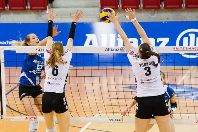 Stuttgart Angriff Deborah van Daelen (12 Stuttgart) - Block Dominika Drobnakova ( 6 VolleyStars Thueringen) und Veronika Trnkova ( 3 VolleyStars Thueringen); 1. Volleyball Bundesliga Damen, SCHARRena, Stuttgart Deutschland , 20160217; Allianz MTV Stuttgart vs VolleyStars Thueringen; Copyright: Wuechner Eibner-Pressefoto EP_NWR