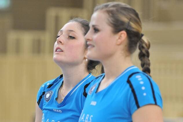 17.02.2016, xtkx, Volleyball 1.Bundesliga Damen, VC Wiesbaden - Nawaro Straubing emspor v.l. Elena Steinemann (VC Wiesbaden), Delainey Aigner Swesey (VC Wiesbaden),